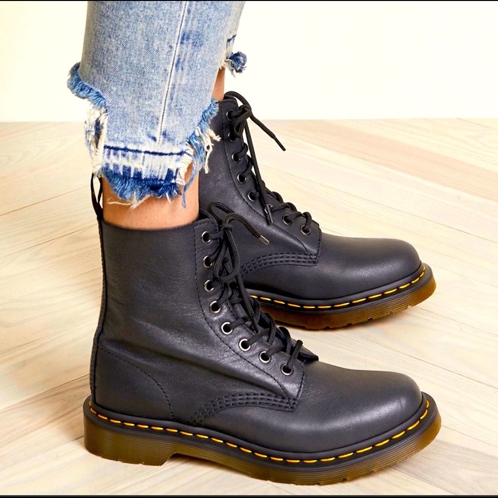 Dr. Marten 1460 Pascal boots in black